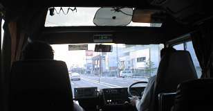 dep1.jpg (7KB) �]������y�̃o�X�̒�����